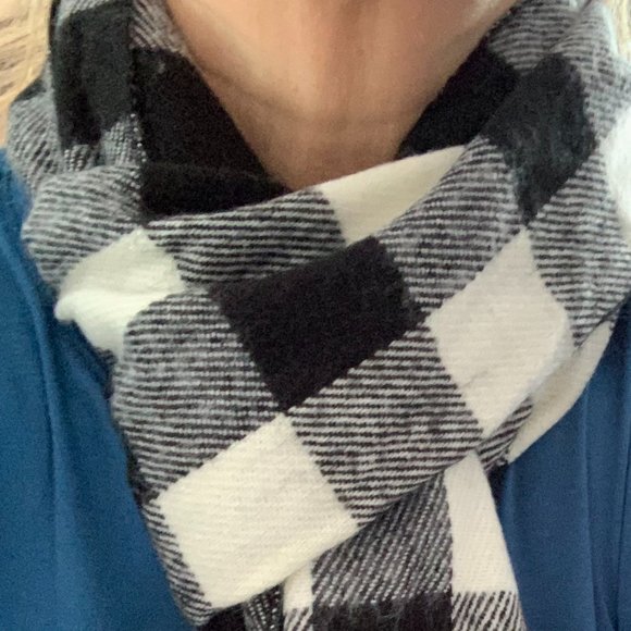 PICK 4 , GET 1 FREE. Scarf, Acrylic Wool, Black & White - Picture 1 of 5